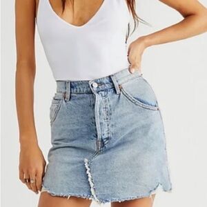 Free People Brea Cut off light wash Denim skirt raw hem size 24